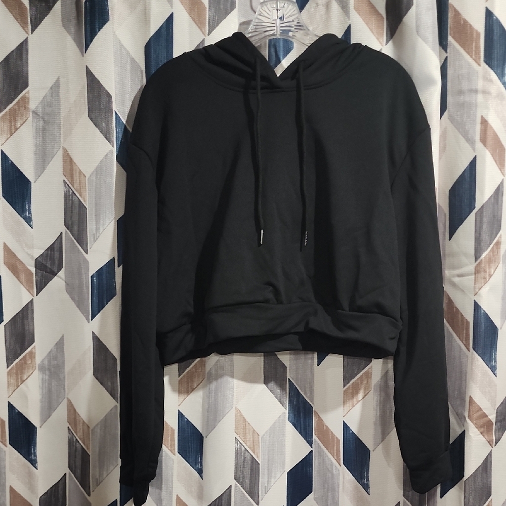 Verdusa Black Women's Cropped Hoodie